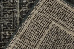Abgenutzter Teppich im Khotan Stil mit Gittermuster in Blau & Grau von Rug&Kilim