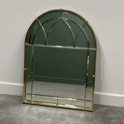 Abgeschrägter Vintage Messing Wandspiegel aus gewölbtem Glas, 1970er