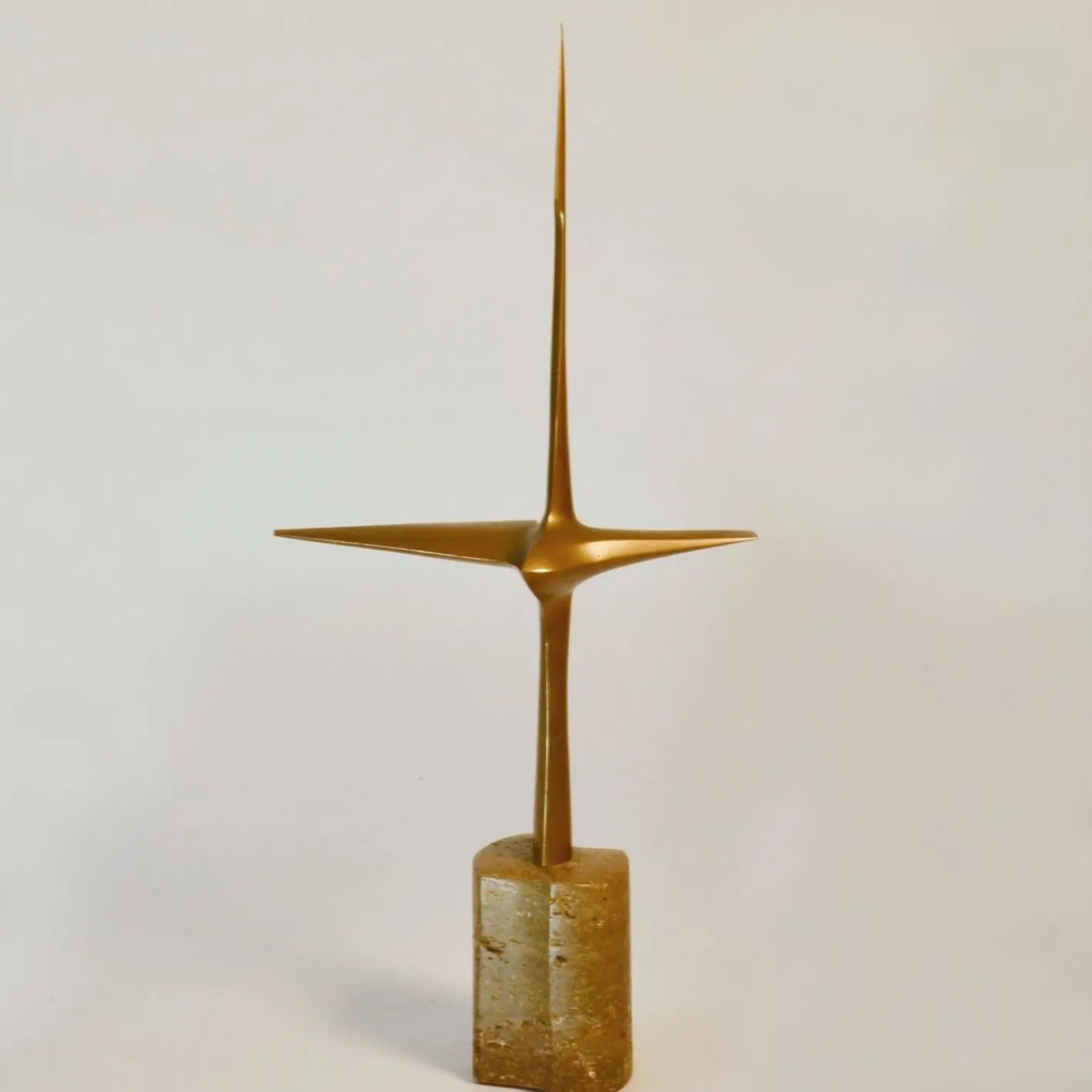 Abstrakte Aerodynamische Bronzeskulptur, Niederländisch, 1977