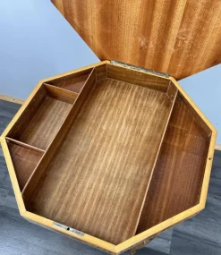 Achteckiger französischer Vintage Schmucktisch mit Spieluhr
