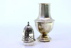 Achteckiger silberner Sprinkler mit Knopfdeckel und Bodenrillen
