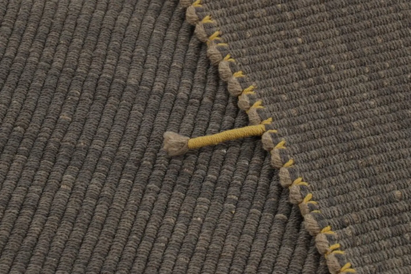 Akzent Kelim mit grau-beigen Strukturstreifen von Rug&Kilim