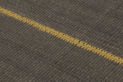 Akzent Kelim mit grau-beigen Strukturstreifen von Rug&Kilim