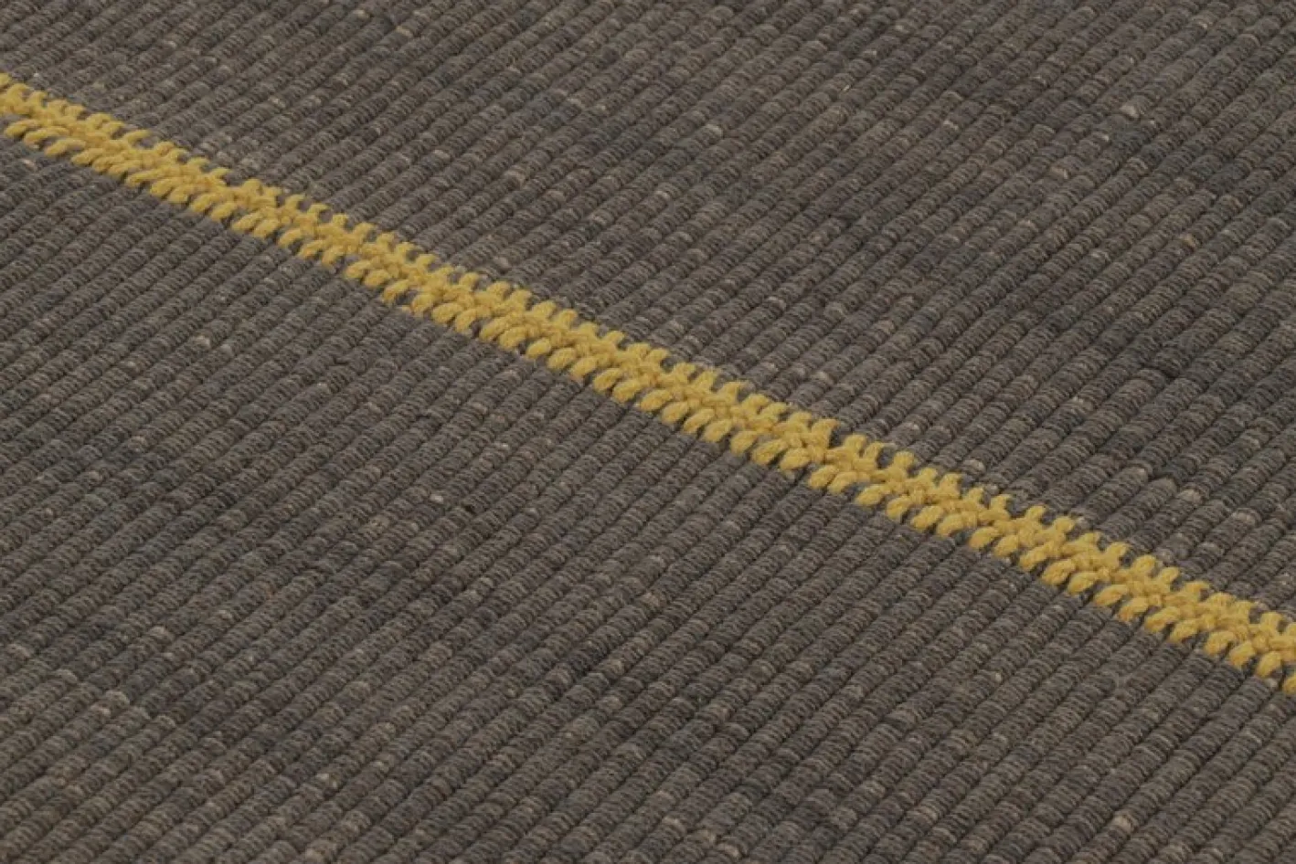 Akzent Kelim mit grau-beigen Strukturstreifen von Rug&Kilim