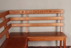 Alpine Eckbank aus Eiche mit christlicher Symbolik, 1930er, 2er Set