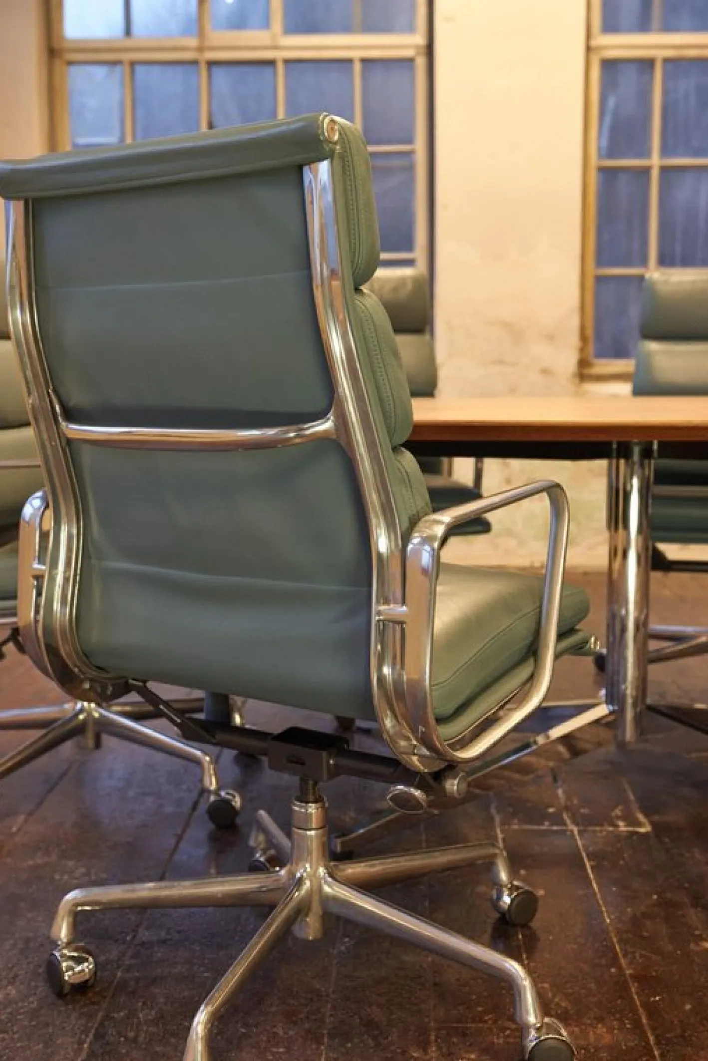 Aluminium Group Soft Pad Chair Modell EA437 von Eames