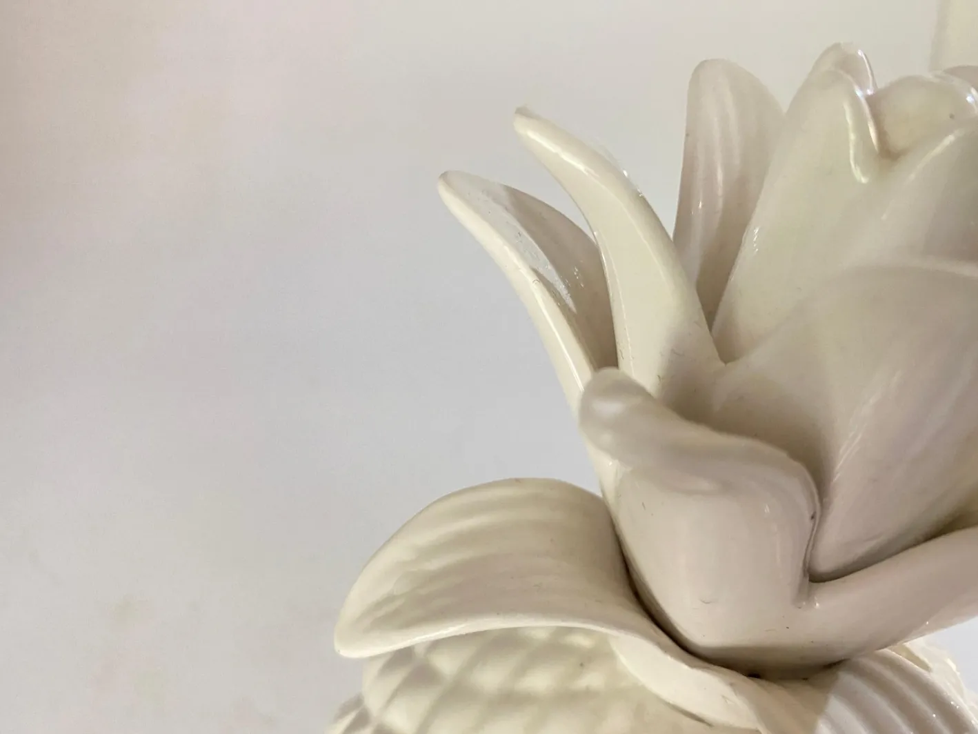 Ananas Eiskübel aus glasierter Keramik mit Deckel, 20. Jh.