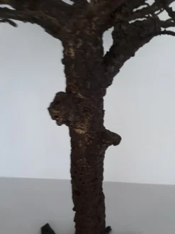 Anonyme, brutalistische Baumskulptur, 1980er, Eisen
