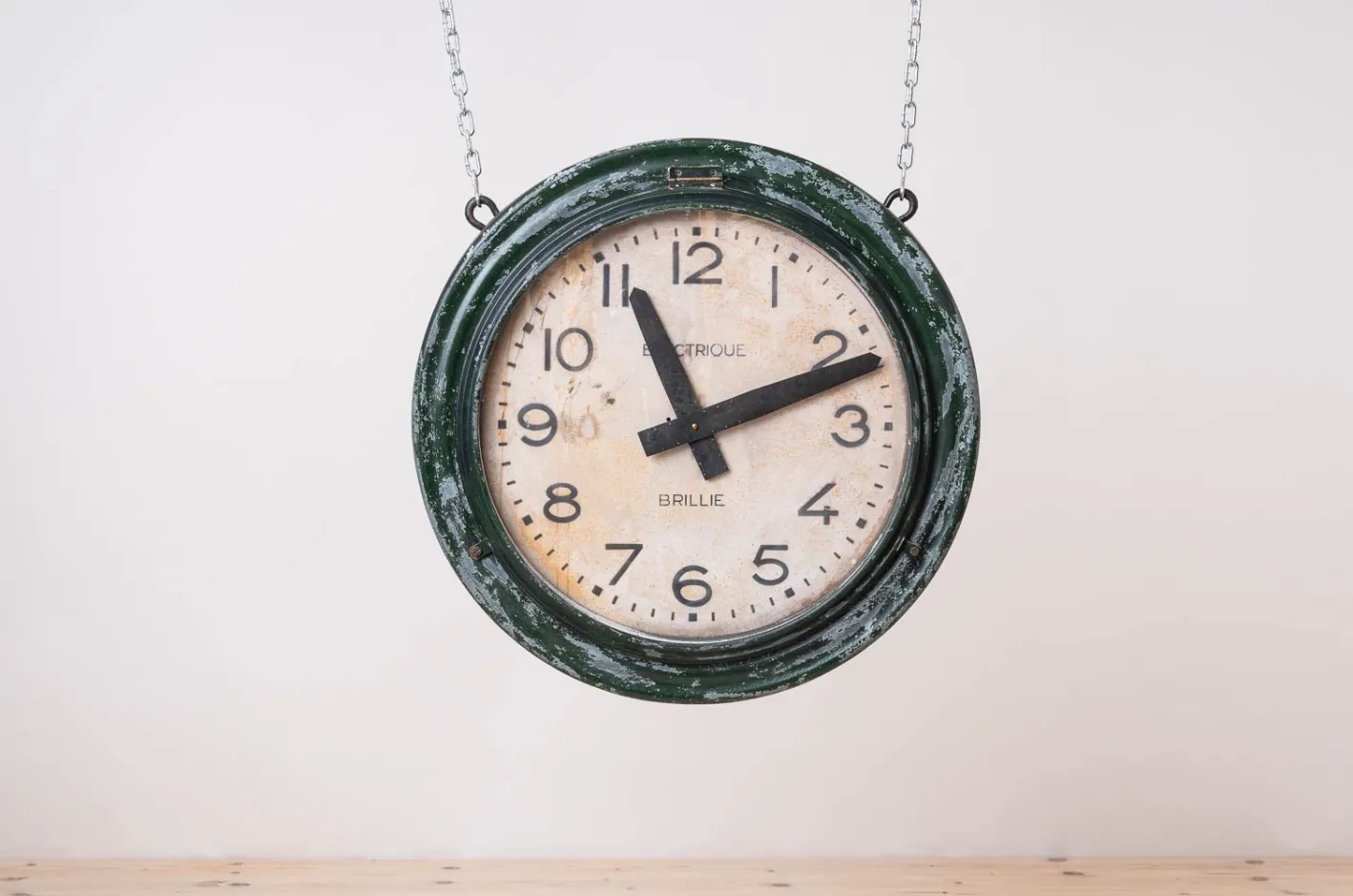 Antike Bahnhofs-Wanduhr von Brillie, 1920er