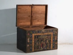 Antike bemalte Truhe aus Kiefernholz, China, 1900