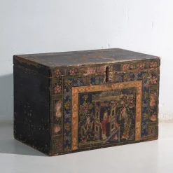 Antike bemalte Truhe aus Kiefernholz, China, 1900