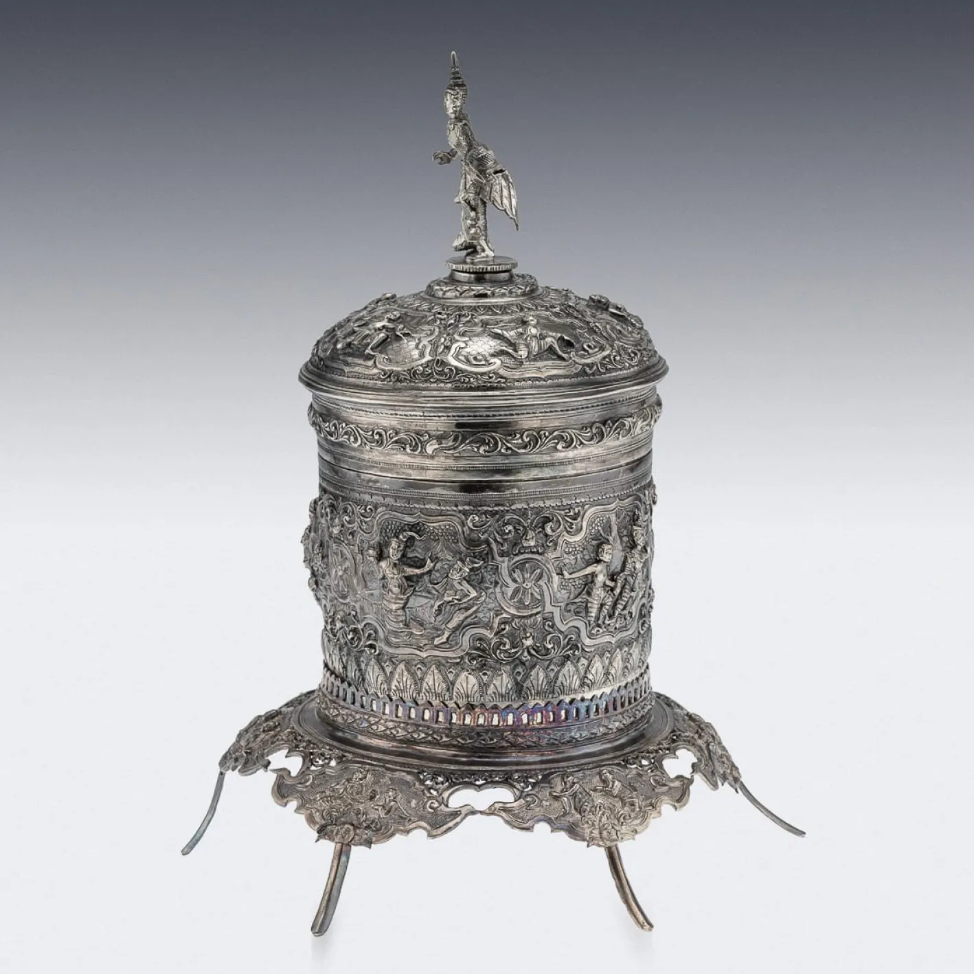 Antike burmesische Betel Box aus Silber auf Ständer, Rangeun, 1890