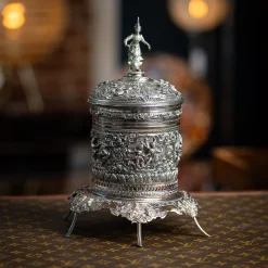 Antike burmesische Betel Box aus Silber auf Ständer, Rangeun, 1890