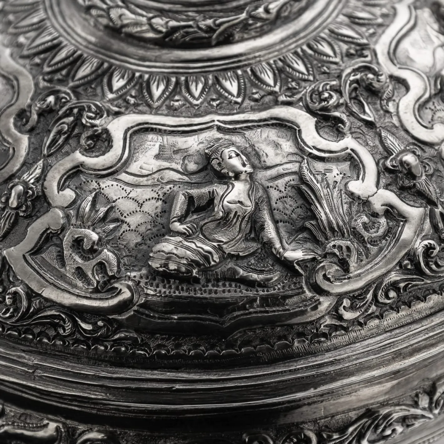 Antike burmesische Betel Box aus Silber auf Ständer, Rangeun, 1890