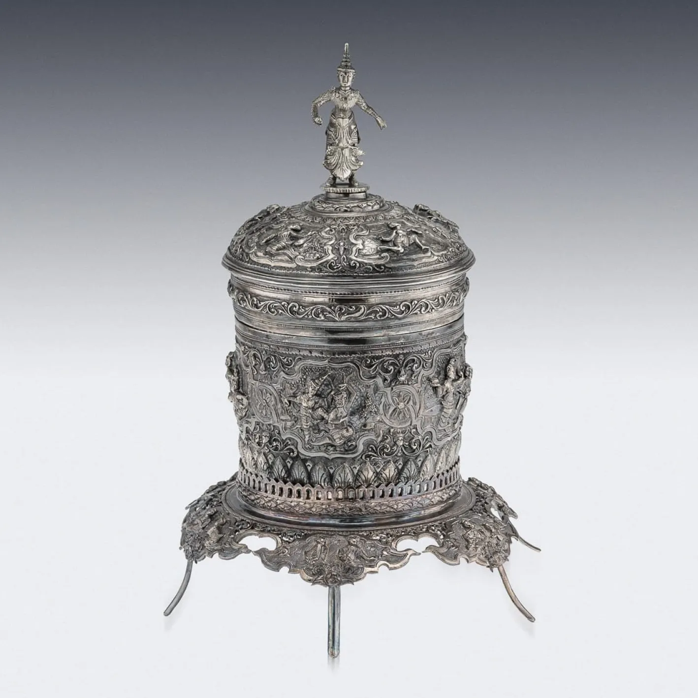 Antike burmesische Betel Box aus Silber auf Ständer, Rangeun, 1890