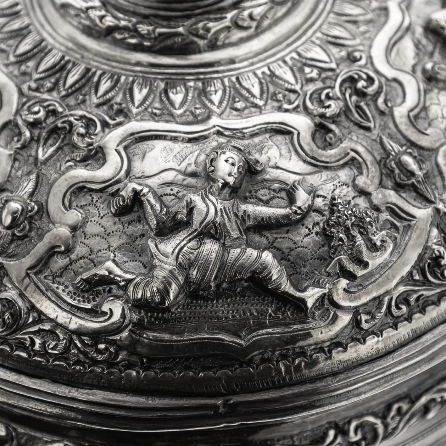Antike burmesische Betel Box aus Silber auf Ständer, Rangeun, 1890