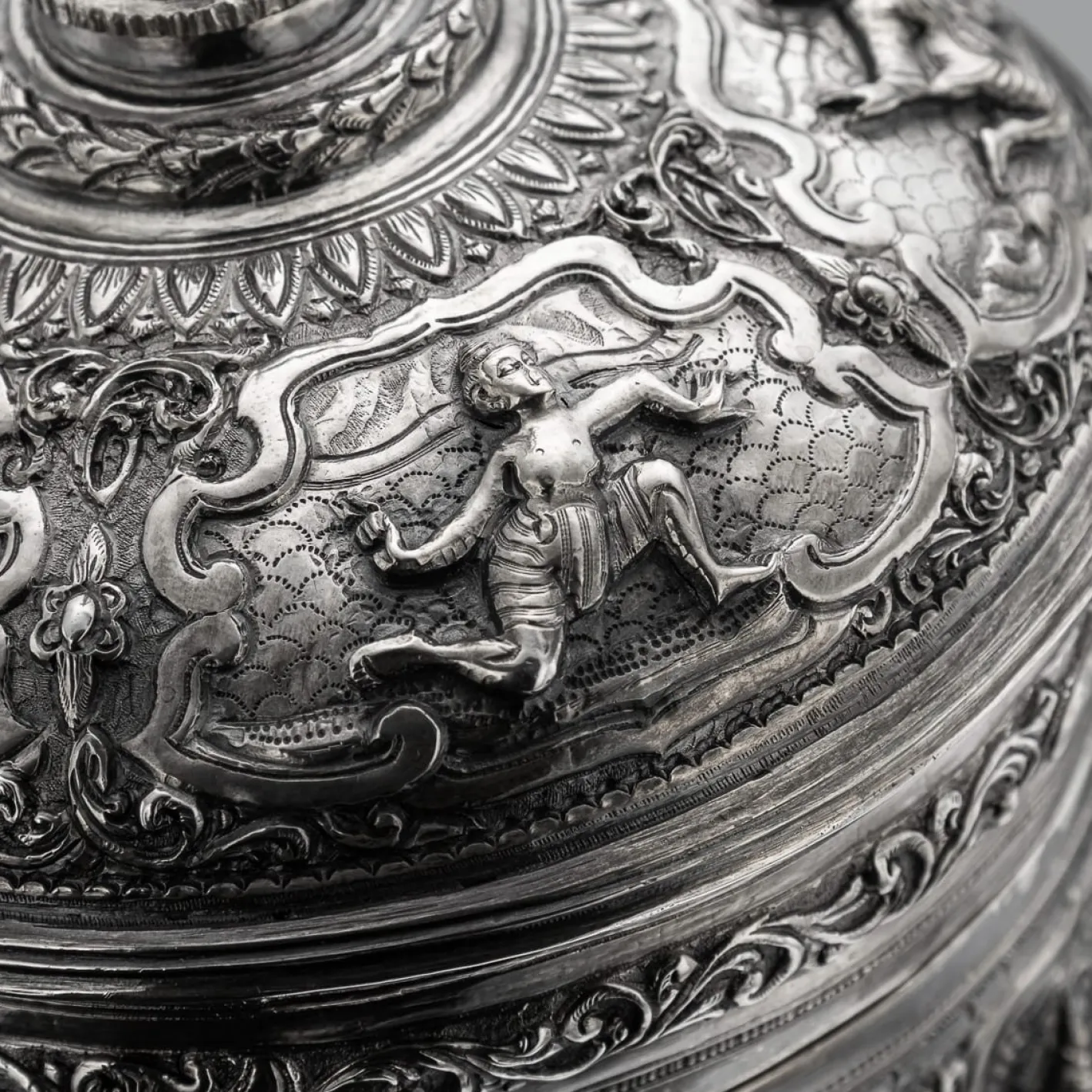 Antike burmesische Betel Box aus Silber auf Ständer, Rangeun, 1890
