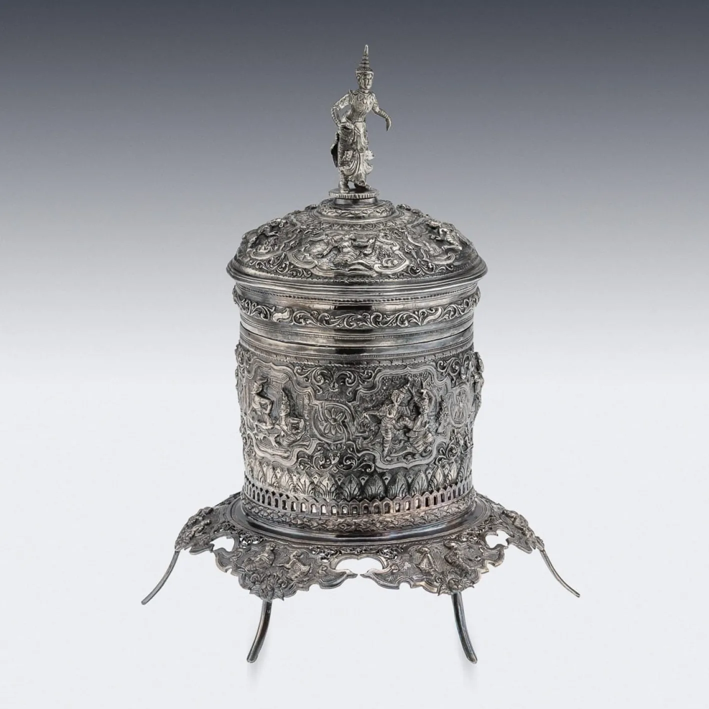 Antike burmesische Betel Box aus Silber auf Ständer, Rangeun, 1890