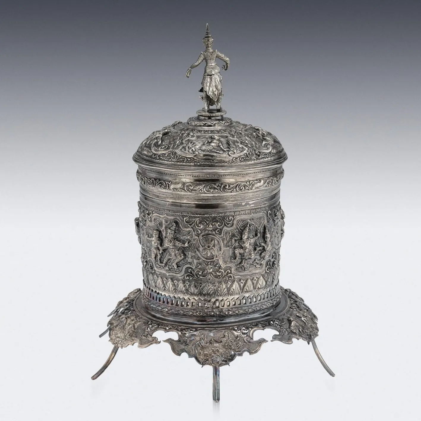 Antike burmesische Betel Box aus Silber auf Ständer, Rangeun, 1890