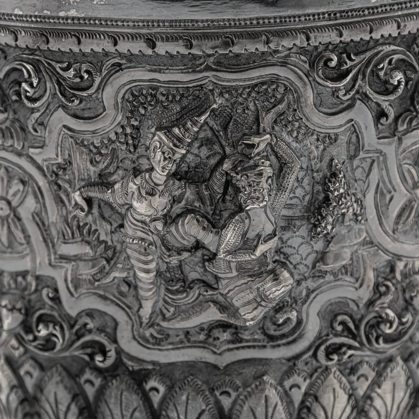 Antike burmesische Betel Box aus Silber auf Ständer, Rangeun, 1890