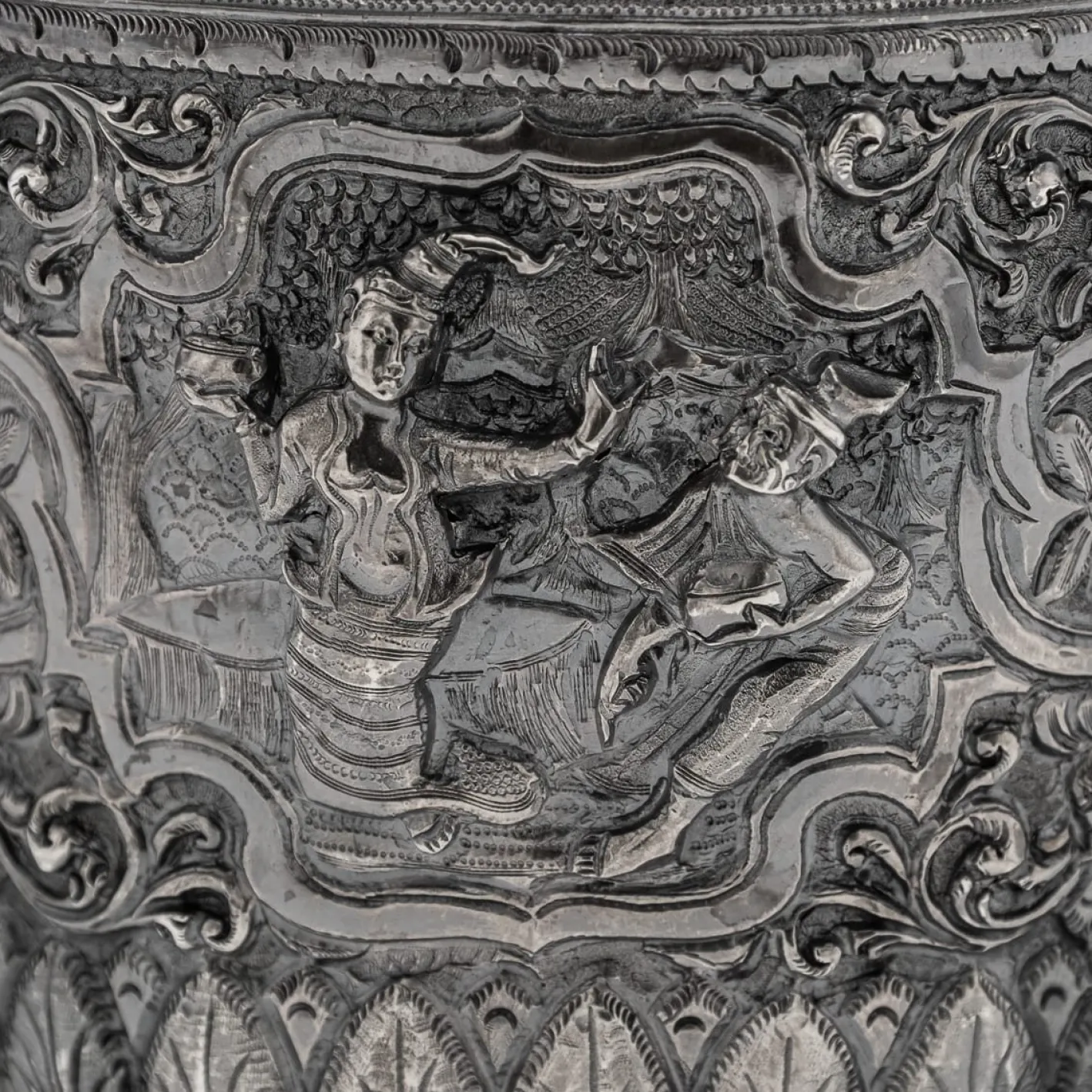 Antike burmesische Betel Box aus Silber auf Ständer, Rangeun, 1890
