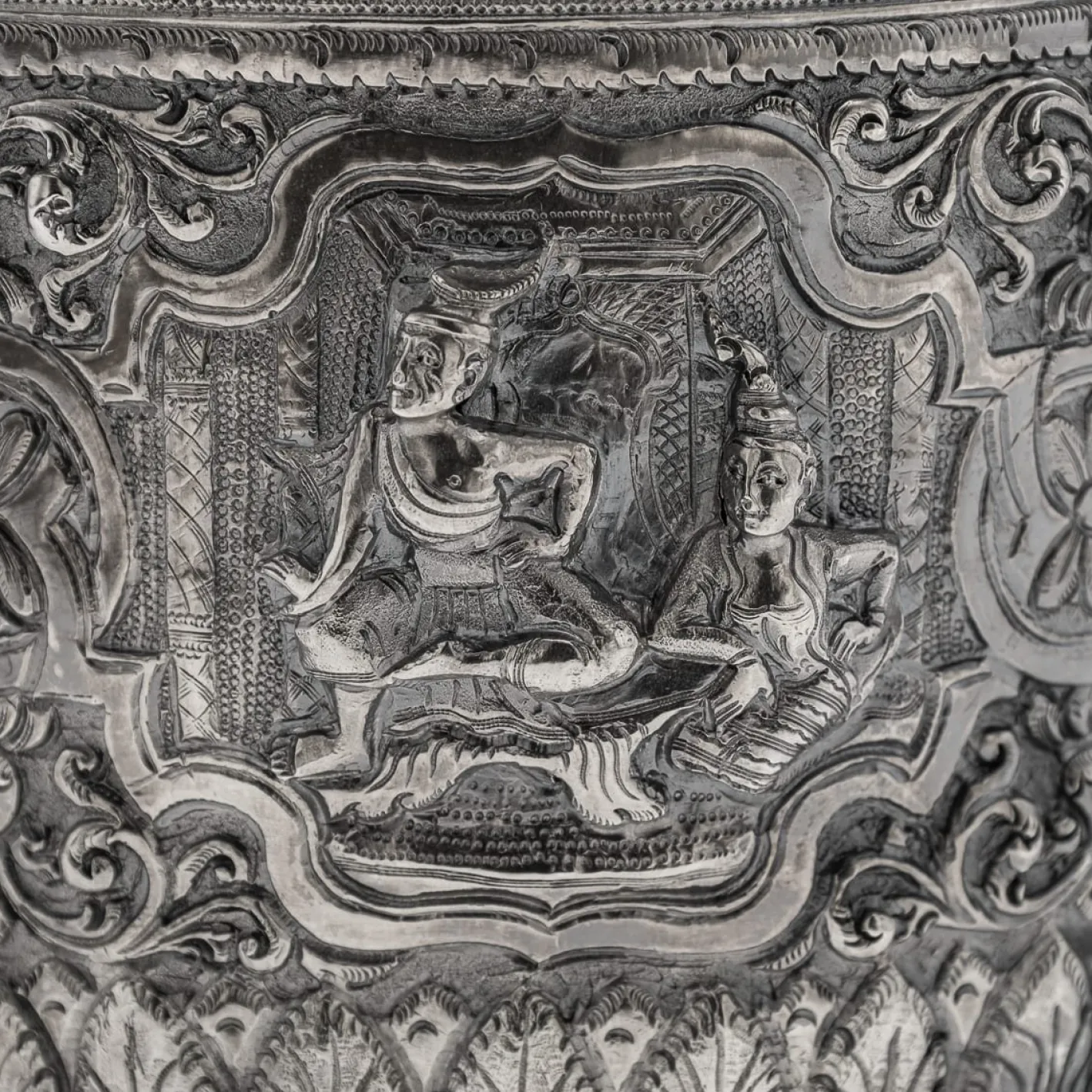 Antike burmesische Betel Box aus Silber auf Ständer, Rangeun, 1890