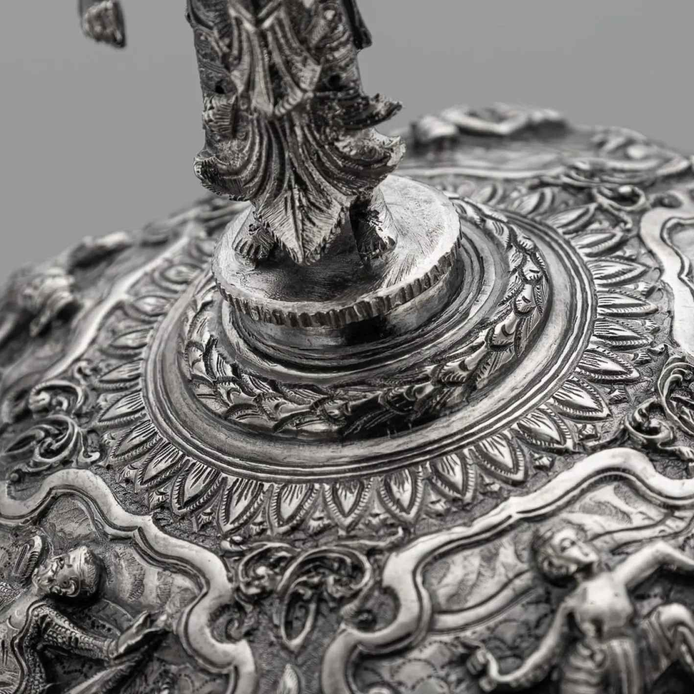 Antike burmesische Betel Box aus Silber auf Ständer, Rangeun, 1890