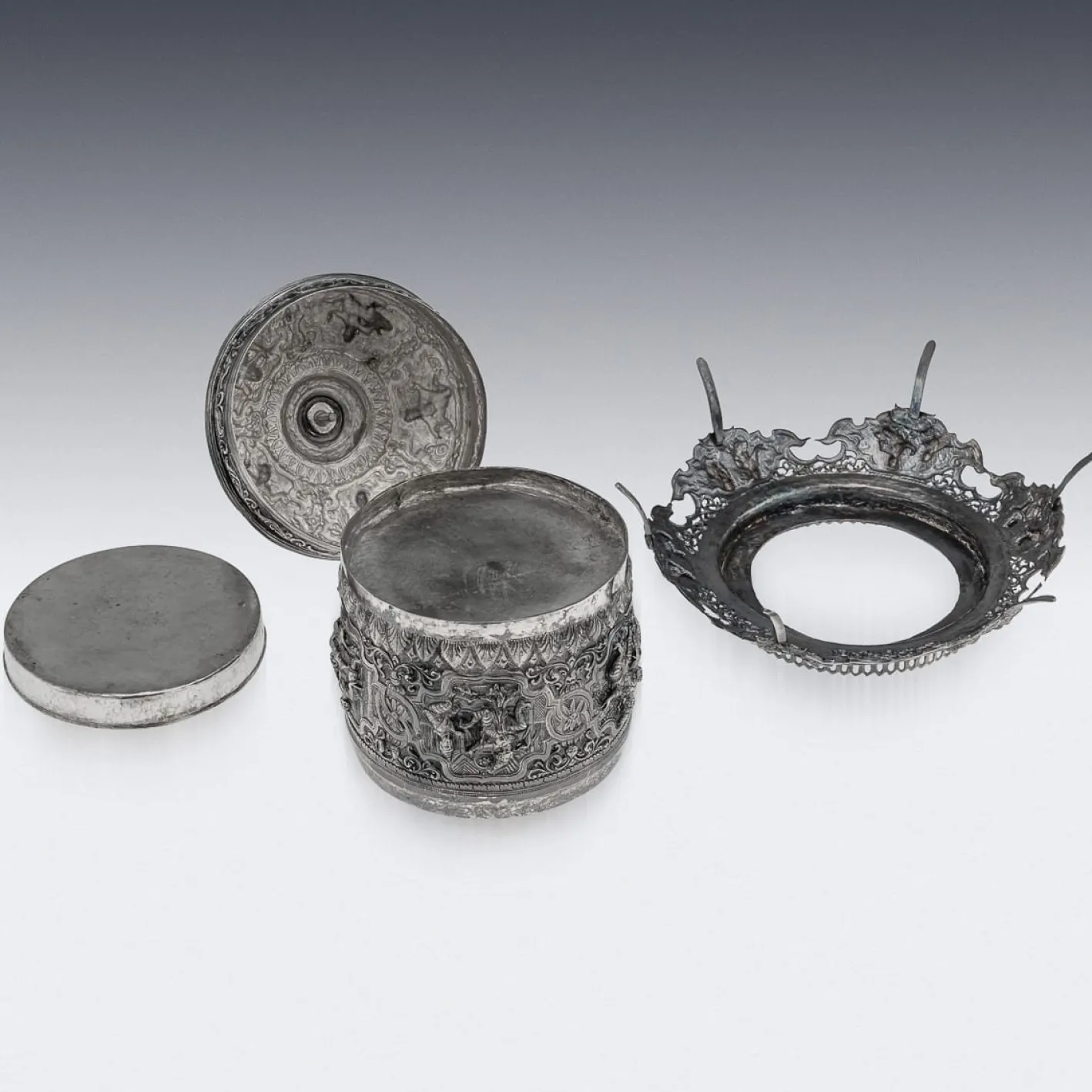 Antike burmesische Betel Box aus Silber auf Ständer, Rangeun, 1890