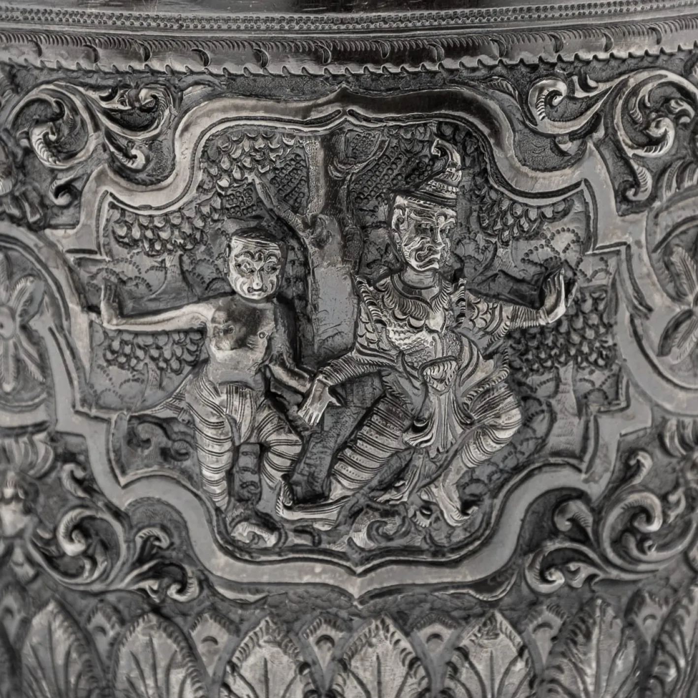 Antike burmesische Betel Box aus Silber auf Ständer, Rangeun, 1890