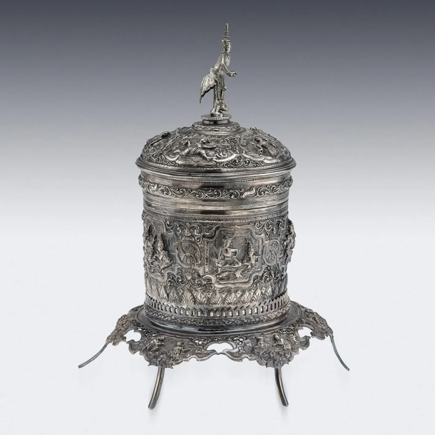 Antike burmesische Betel Box aus Silber auf Ständer, Rangeun, 1890