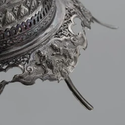 Antike burmesische Betel Box aus Silber auf Ständer, Rangeun, 1890