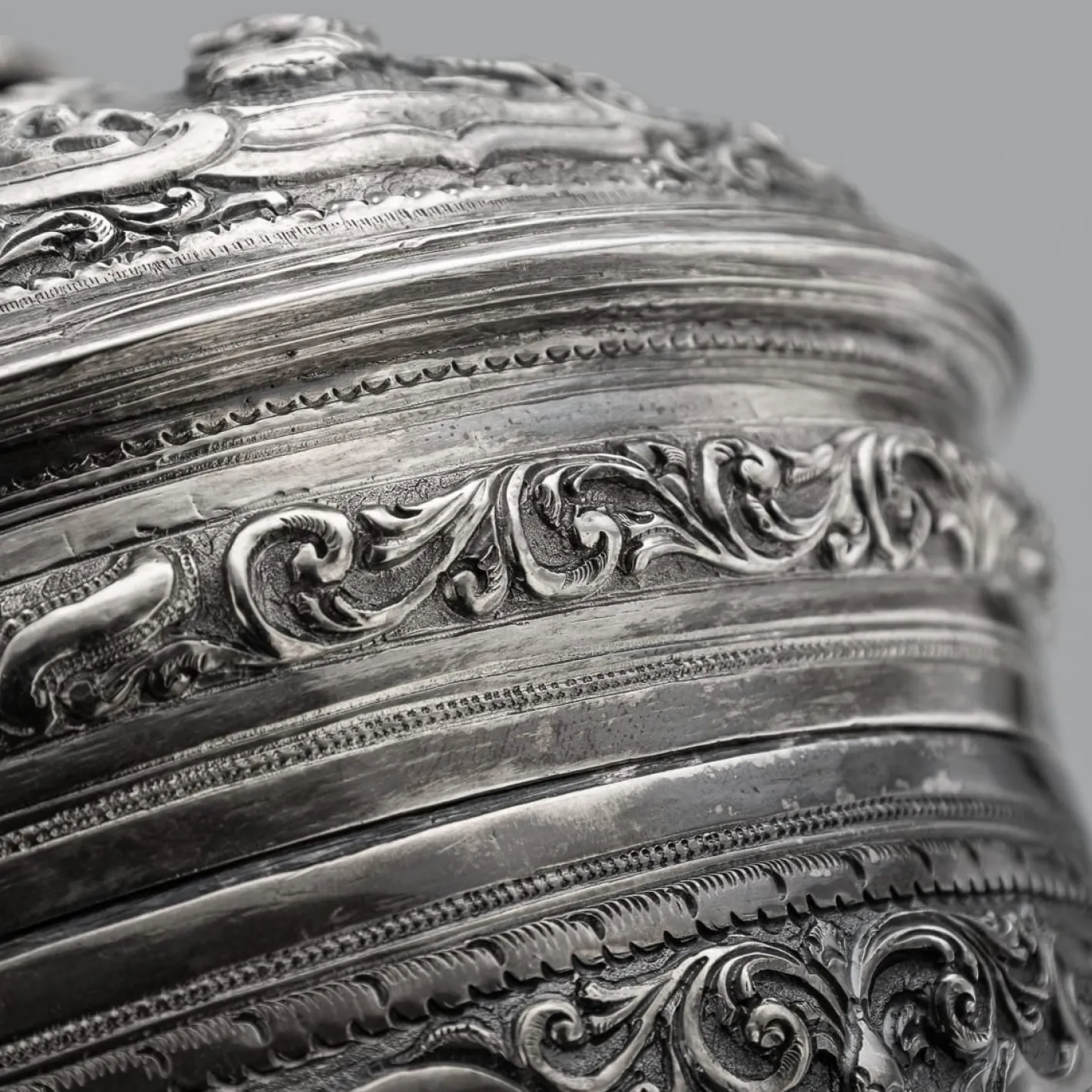 Antike burmesische Betel Box aus Silber auf Ständer, Rangeun, 1890