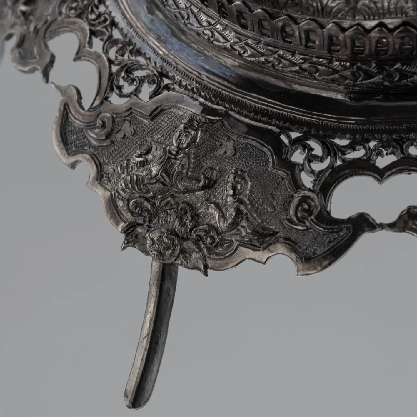 Antike burmesische Betel Box aus Silber auf Ständer, Rangeun, 1890