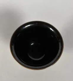 Antike chinesische monochrom schwarze Porzellanschale, 1700er