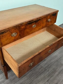 Antike deutsche Biedermeier Kommode aus Nussholz, 19. Jh