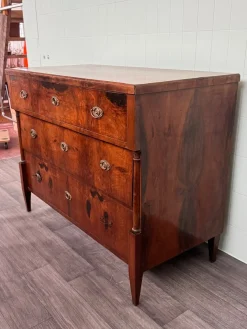 Antike deutsche Biedermeier Kommode aus Nussholz, 19. Jh
