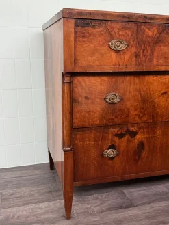 Antike deutsche Biedermeier Kommode aus Nussholz, 19. Jh