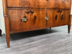 Antike deutsche Biedermeier Kommode aus Nussholz, 19. Jh