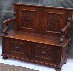 Antike deutsche Kommode aus geschnitzter Eiche, 1880er