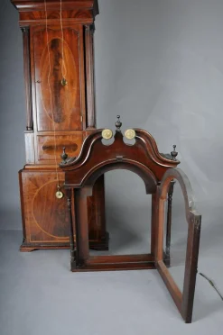 Antike englische Standuhr aus Mahagoni, 18. Jh.