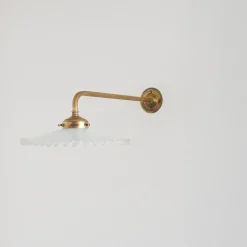 Antike französische Coolie Wandlampe aus Milchglas mit Kragenschirm, 1920er