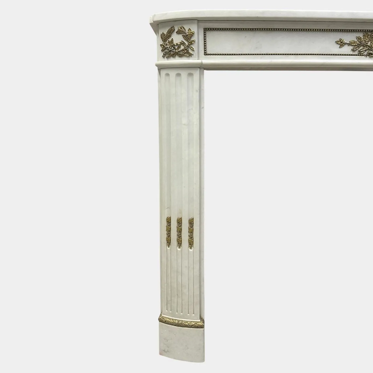 Antike französische Empire Statuen aus weißem Marmor & Ormolu Kaminsims, 1815