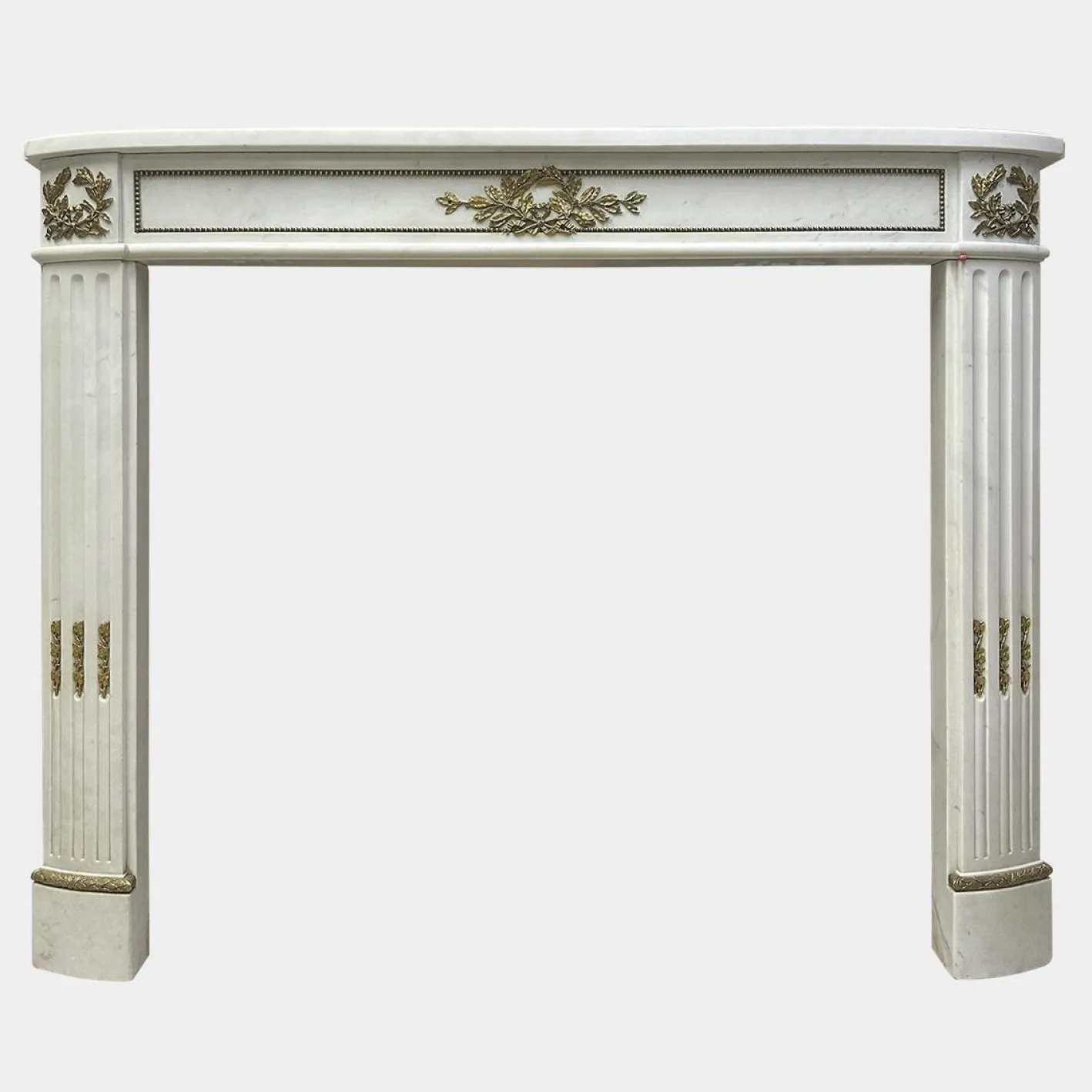 Antike französische Empire Statuen aus weißem Marmor & Ormolu Kaminsims, 1815