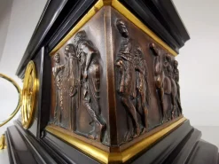 Antike französische Kaminuhr aus Bronze & Marmor von Ferdinand Barbedienne, 19. Jh