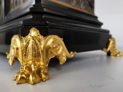 Antike französische Kaminuhr aus Bronze & Marmor von Ferdinand Barbedienne, 19. Jh