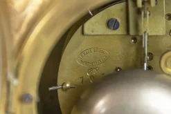 Antike französische Kaminuhr aus vergoldeter Bronze, 19. Jh