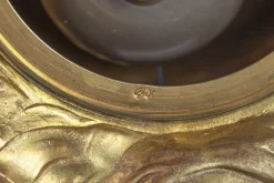 Antike französische Kaminuhr aus vergoldeter Bronze, 19. Jh