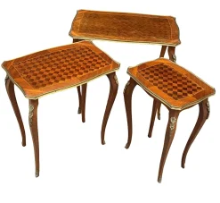 Antike französische Louis XV Satztische mit Parkettplatten, 1920er, 3er Set