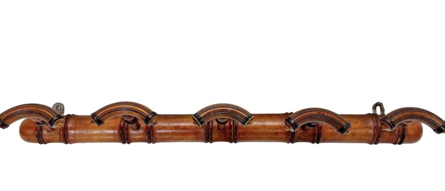 Antike französische Wandgarderobe aus Bambusimitat, 1920er