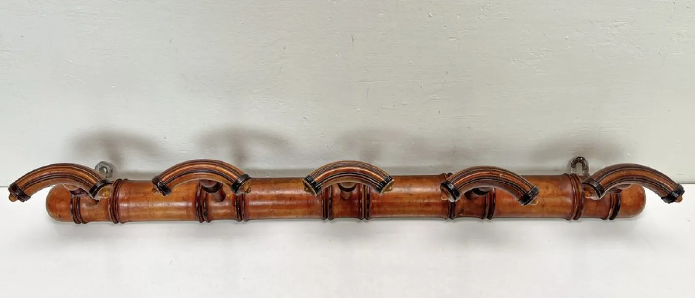 Antike französische Wandgarderobe aus Bambusimitat, 1920er